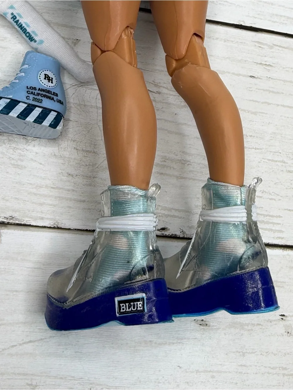 Rainbow High Skyler Bradshaw Fashion Doll & Outfits - Blue MGA